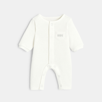 طقم الولادة المبكرة باللون الأبيض